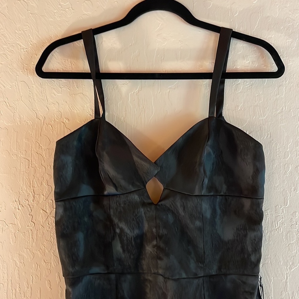 Again, Beautiful Dress! Size L - Picture 2 of 6